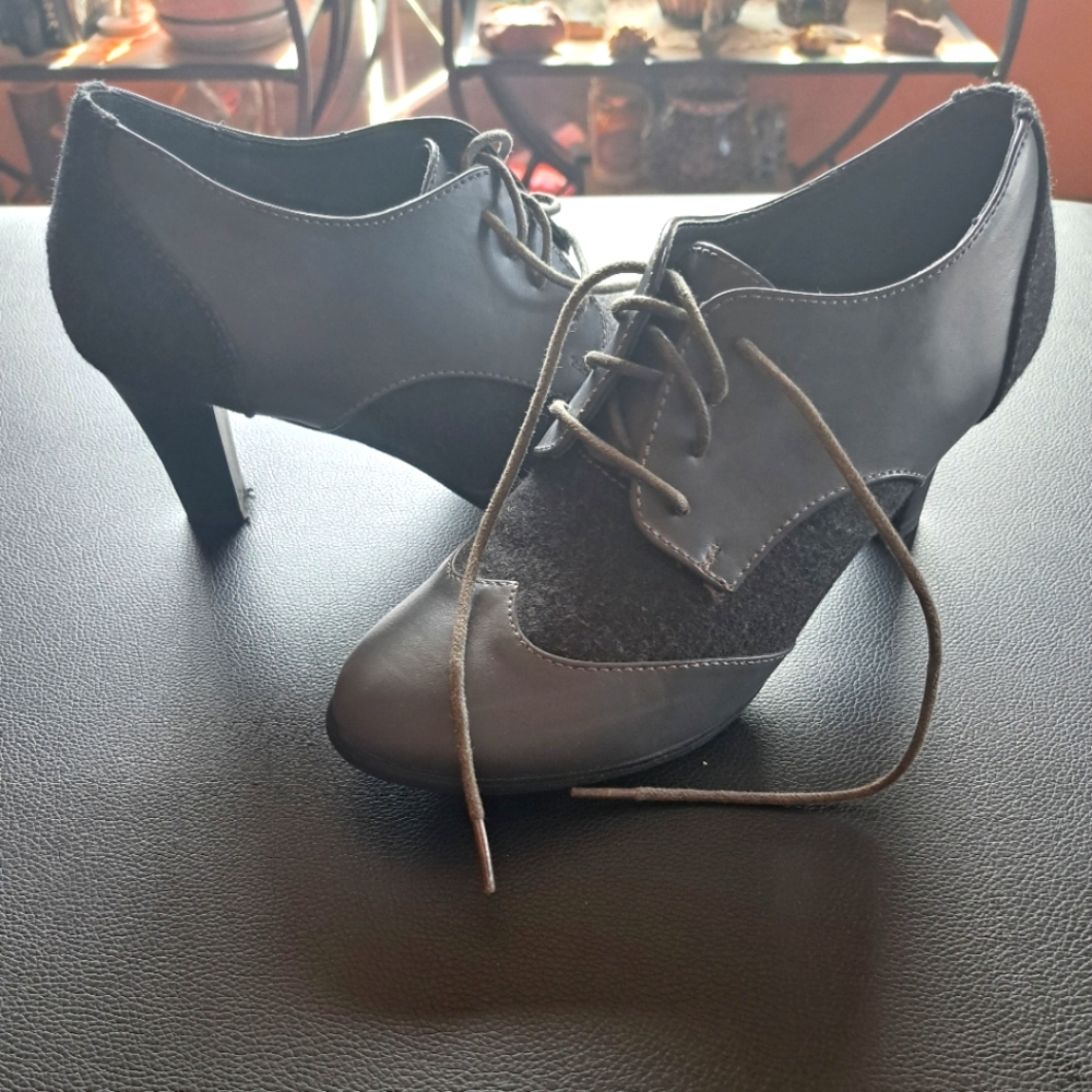 Elegant Gray Women's Lace-Up Heels
